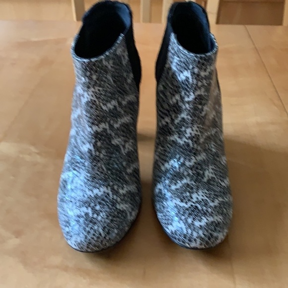 Trina Turk Wilshire Ankle Booties 6 - Picture 3 of 10